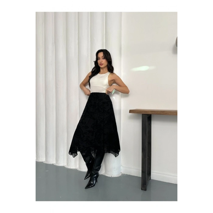Siyah Yüksek Bel Midi Etek – Akışkan Kumaş, Asimetrik Kesim, Günlük & Davet Şıklığı