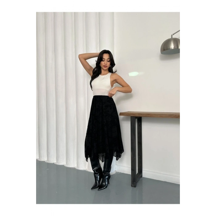 Siyah Yüksek Bel Midi Etek – Akışkan Kumaş, Asimetrik Kesim, Günlük & Davet Şıklığı