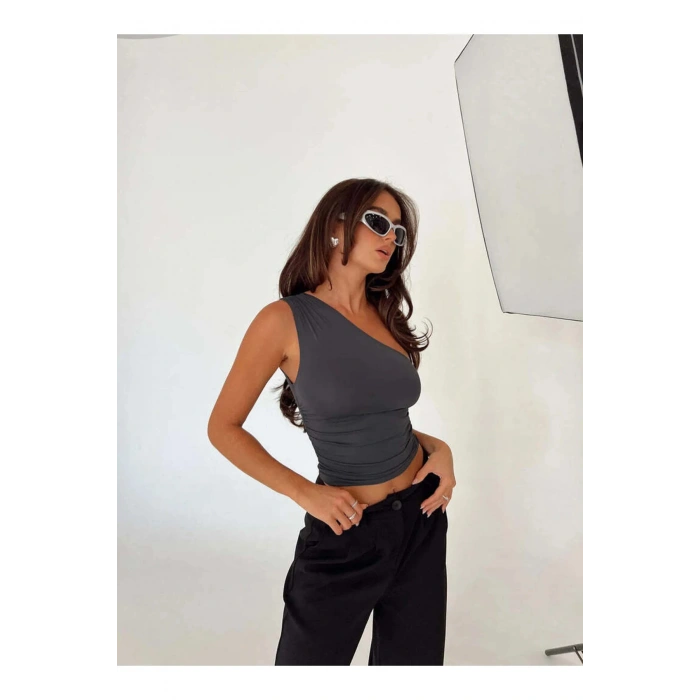 Tek Omuz Detaylı Büzgülü Bluz