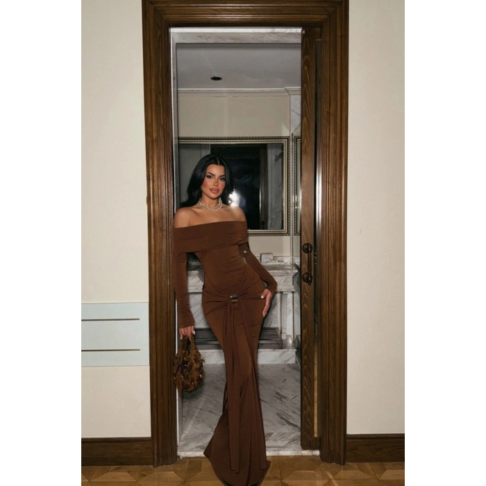 Omzu Açık Elbise Toka Detaylı Uzun Kol Uzun Elbise