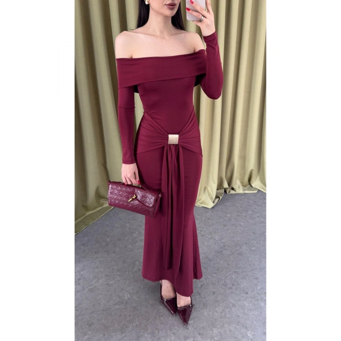 Omzu Açık Elbise Toka Detaylı Uzun Kol Uzun Elbise