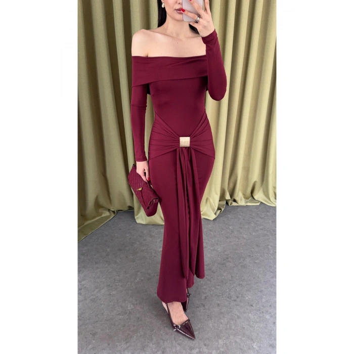 Omzu Açık Elbise Toka Detaylı Uzun Kol Uzun Elbise