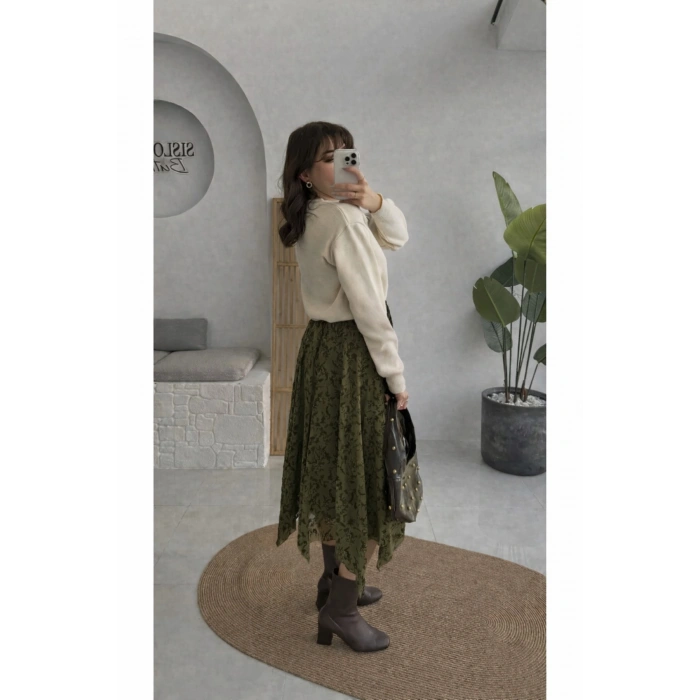 Tül Detaylı Asimetrik Astarlı Uzun Etek