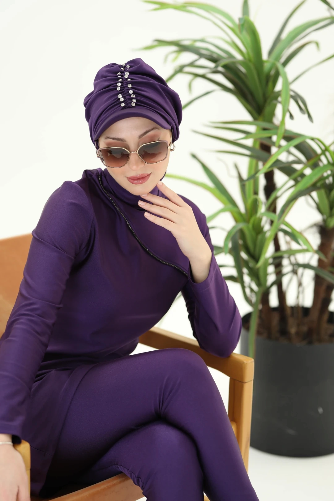 Kasketli Sıra Taş İşlemeli Mayo Bonesi