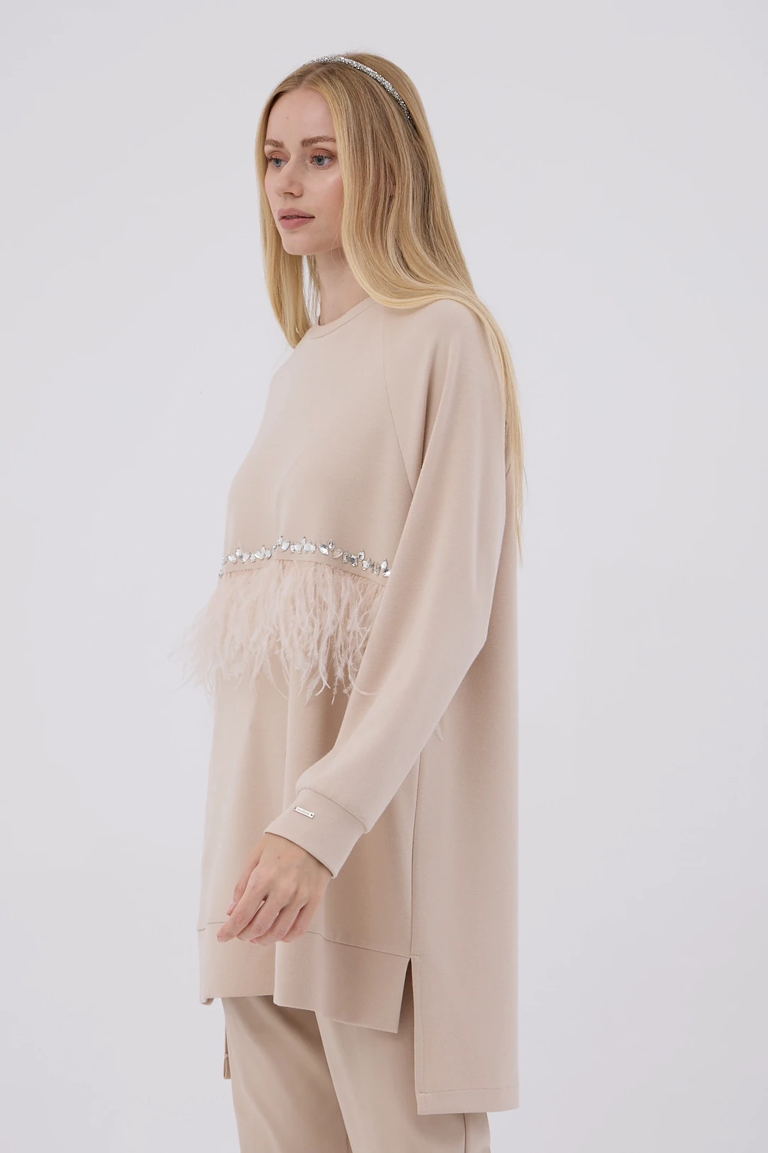 Tüy Detaylı Taşlı Sweatshirt