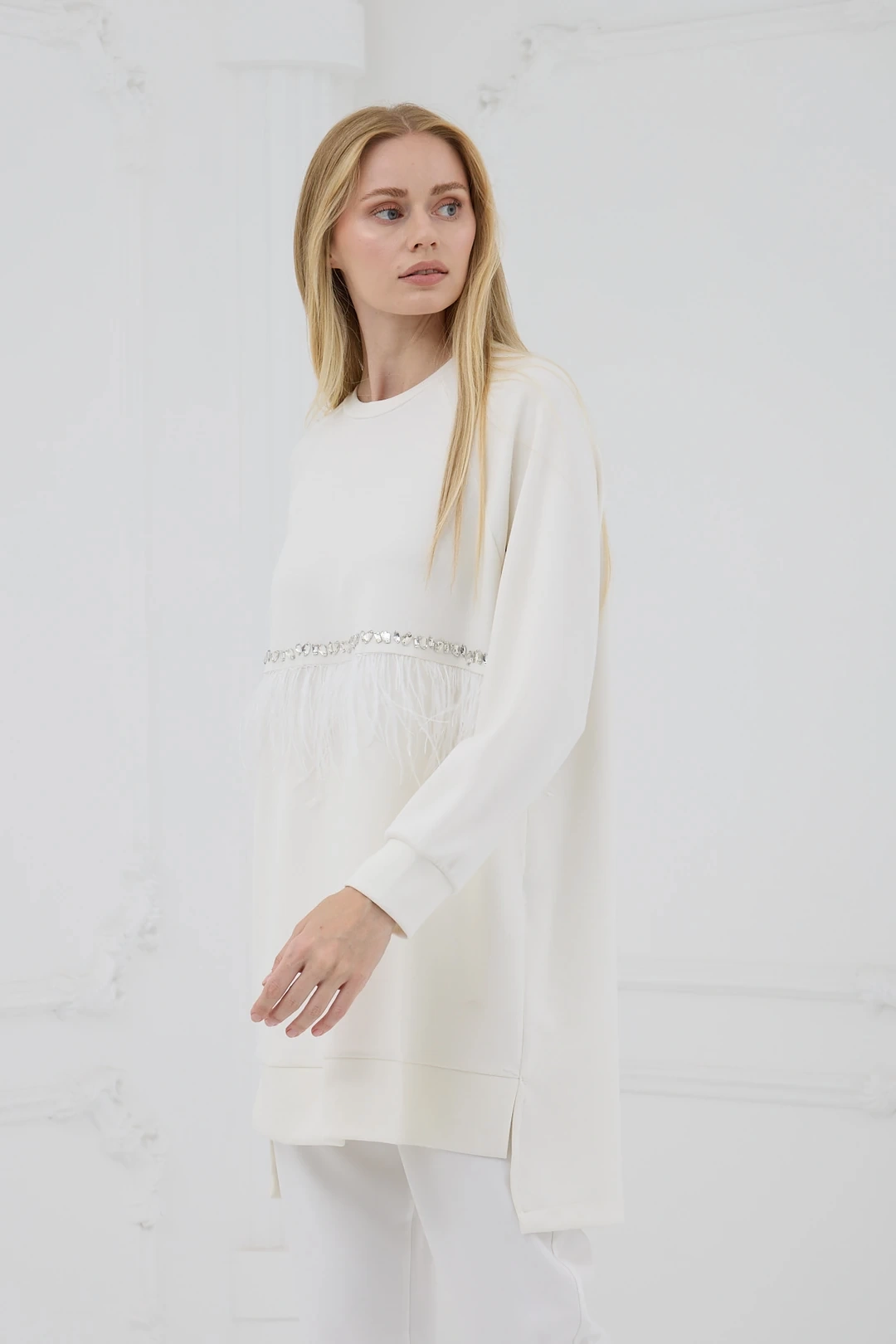 Tüy Detaylı Taşlı Sweatshirt