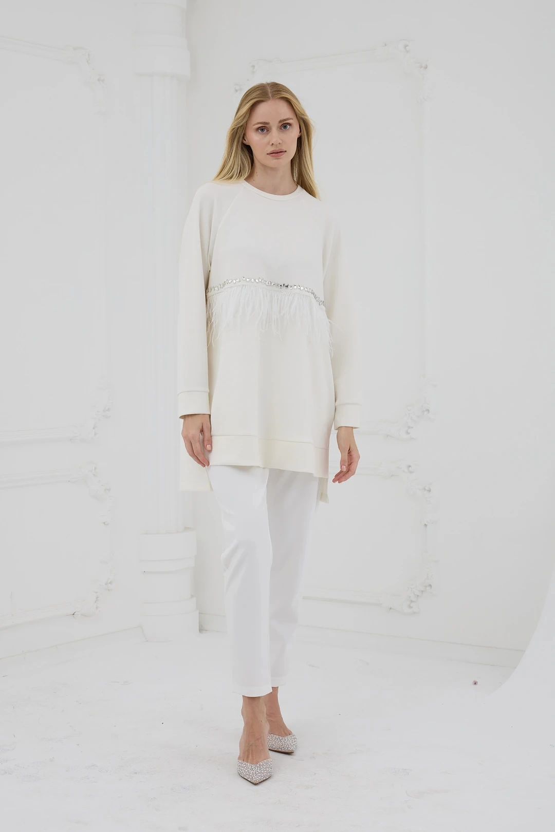 Tüy Detaylı Taşlı Sweatshirt