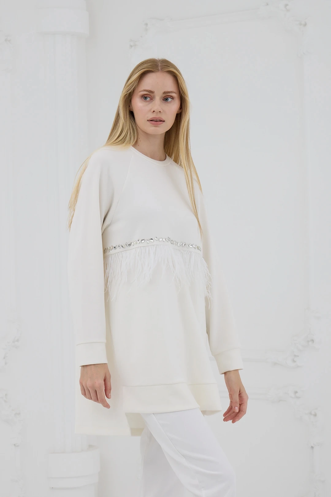 Tüy Detaylı Taşlı Sweatshirt