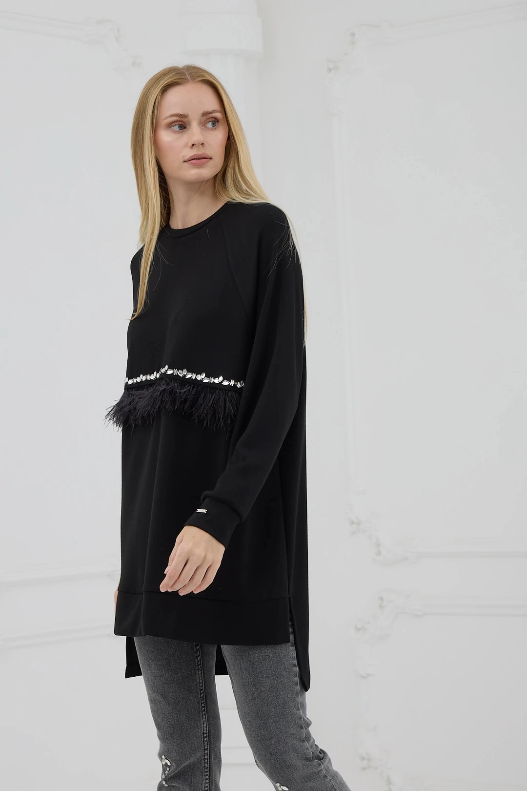 Tüy Detaylı Taşlı Sweatshirt
