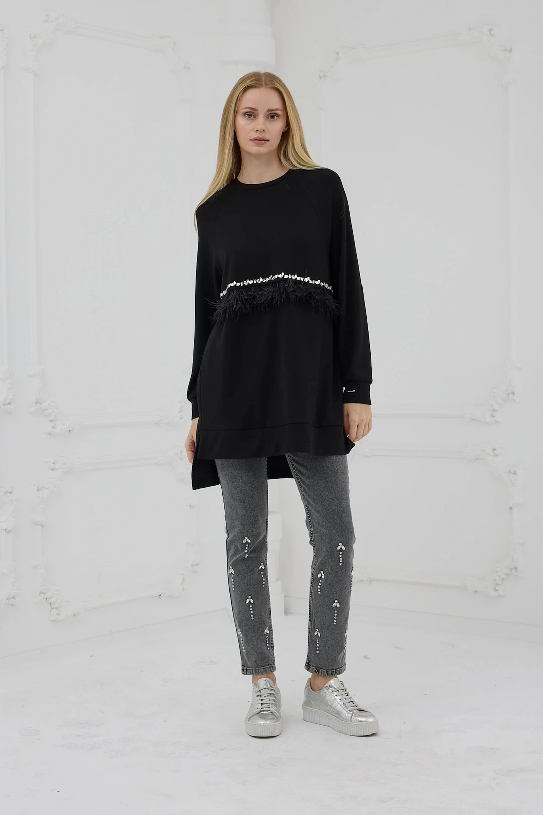 Tüy Detaylı Taşlı Sweatshirt