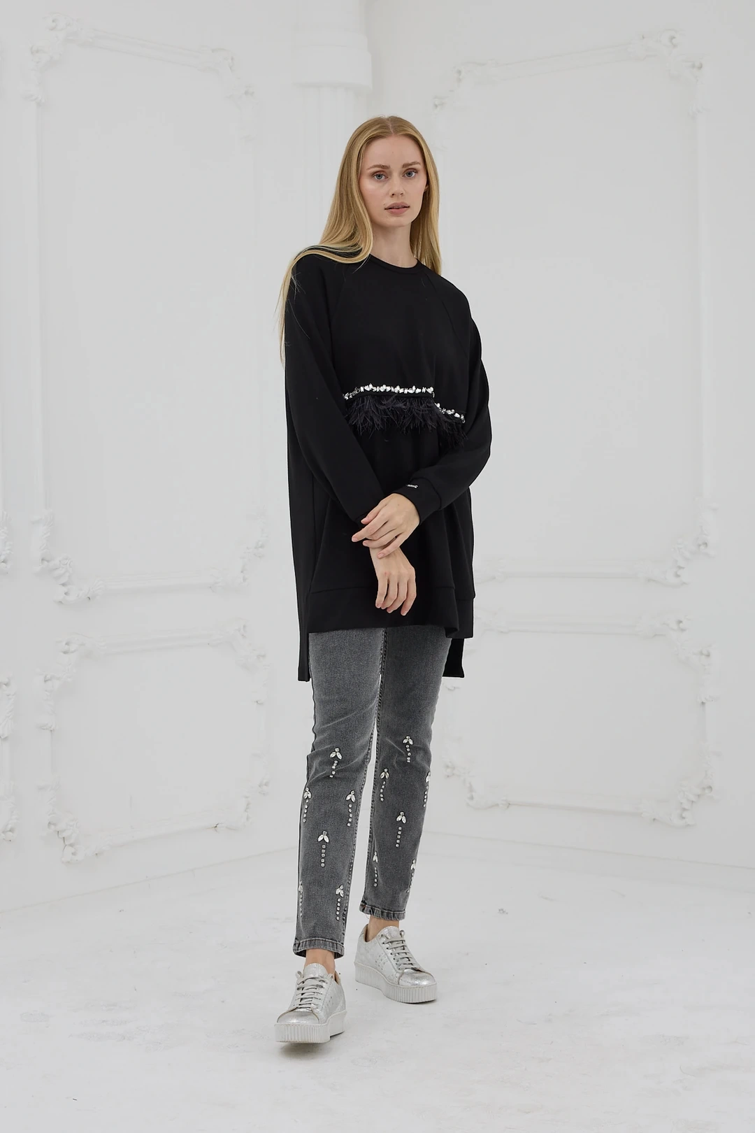 Tüy Detaylı Taşlı Sweatshirt