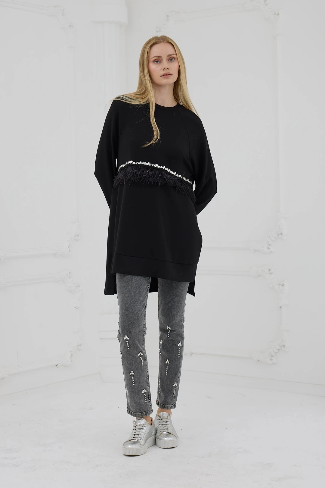 Tüy Detaylı Taşlı Sweatshirt