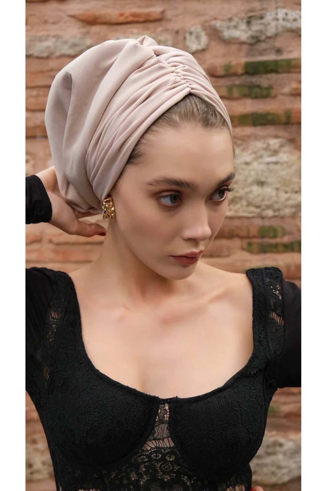 Sisre Drapeli Dolgulu Günlük Bone