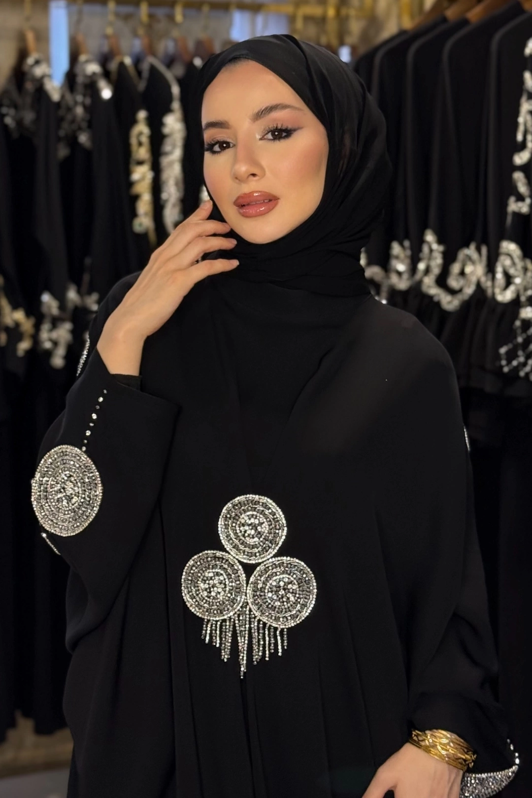 Arkadan Fermuarlı Balon Kol Abaya
