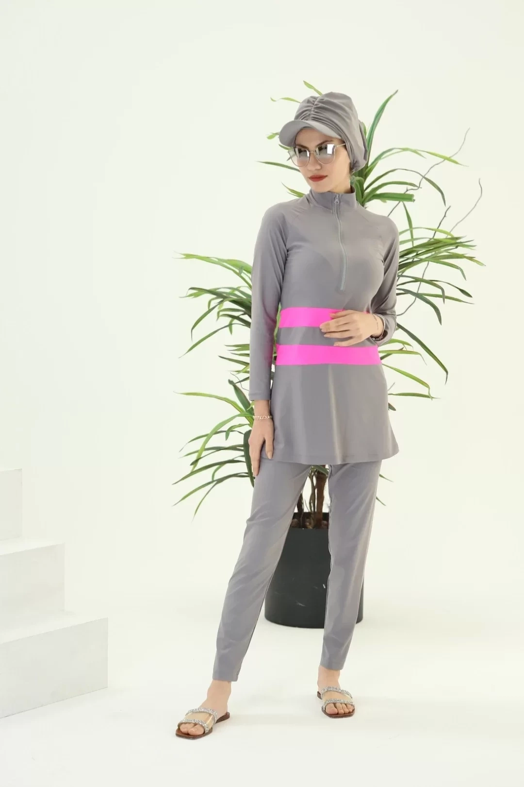 Costume da bagno in lycra con dettaglio a fascia in vita grigio