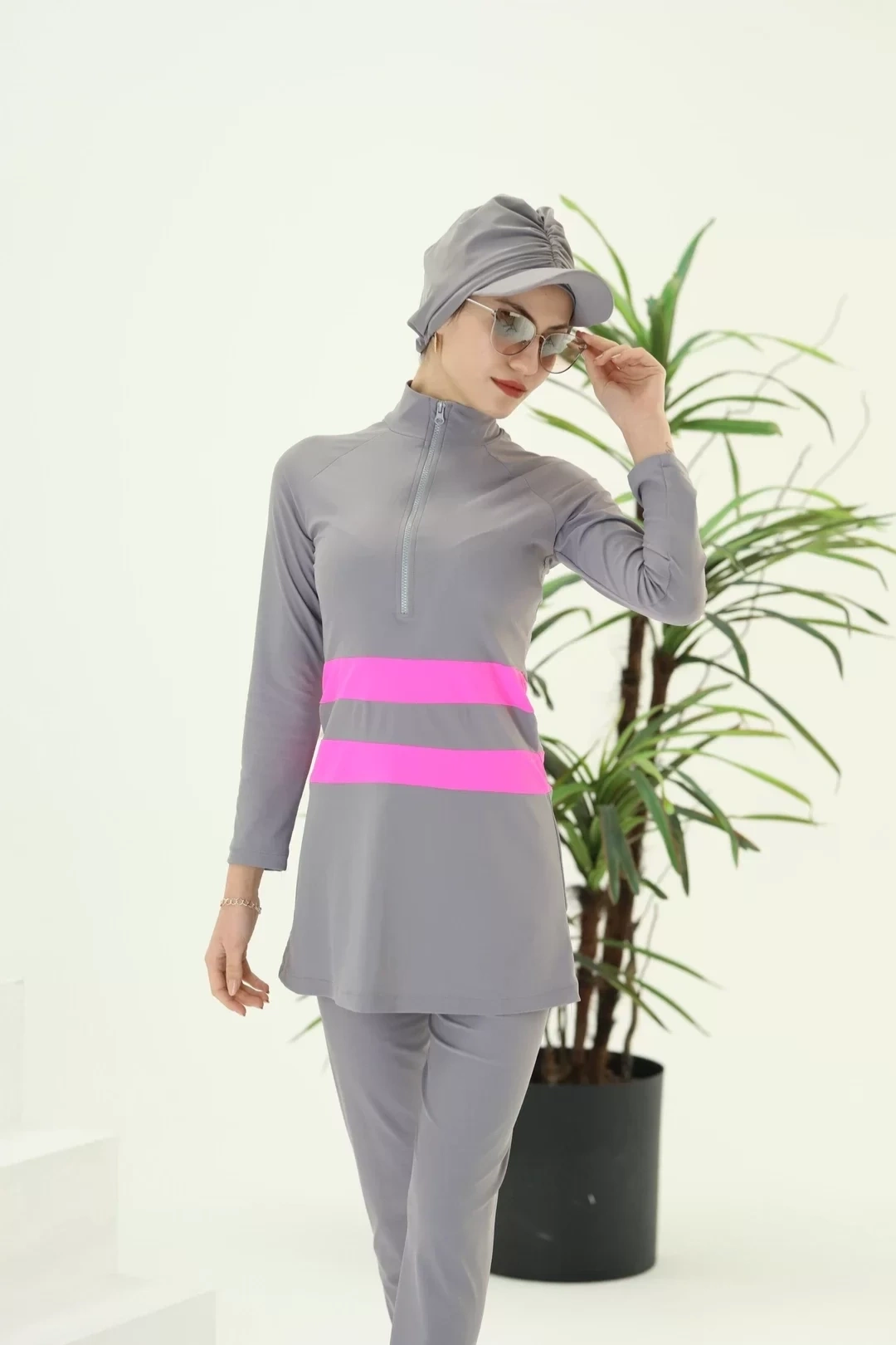 Costume da bagno in lycra con dettaglio a fascia in vita grigio