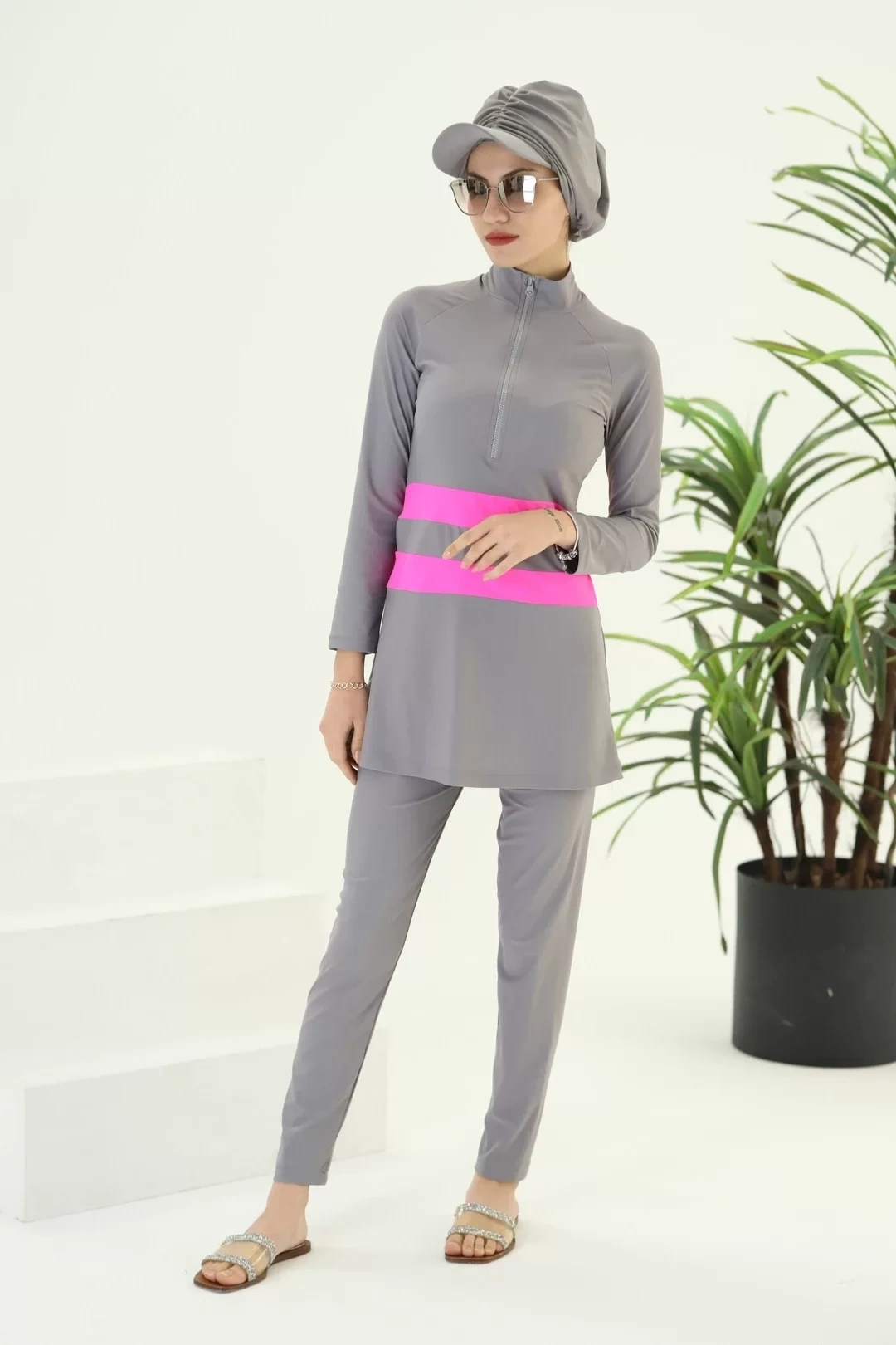 Costume da bagno in lycra con dettaglio a fascia in vita grigio