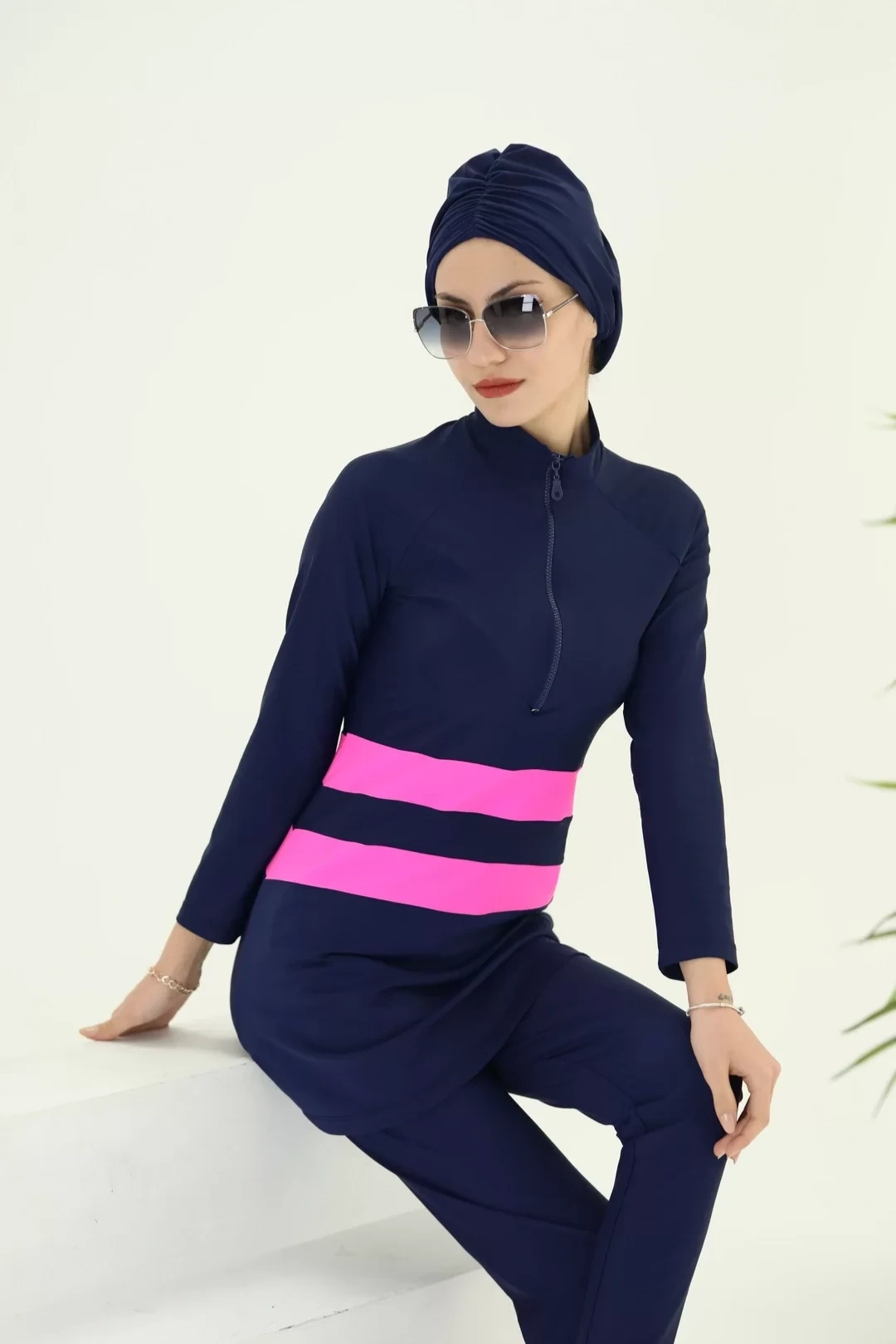 لباس شنا لیکرا با نوار دور کمر سرمه‌ای