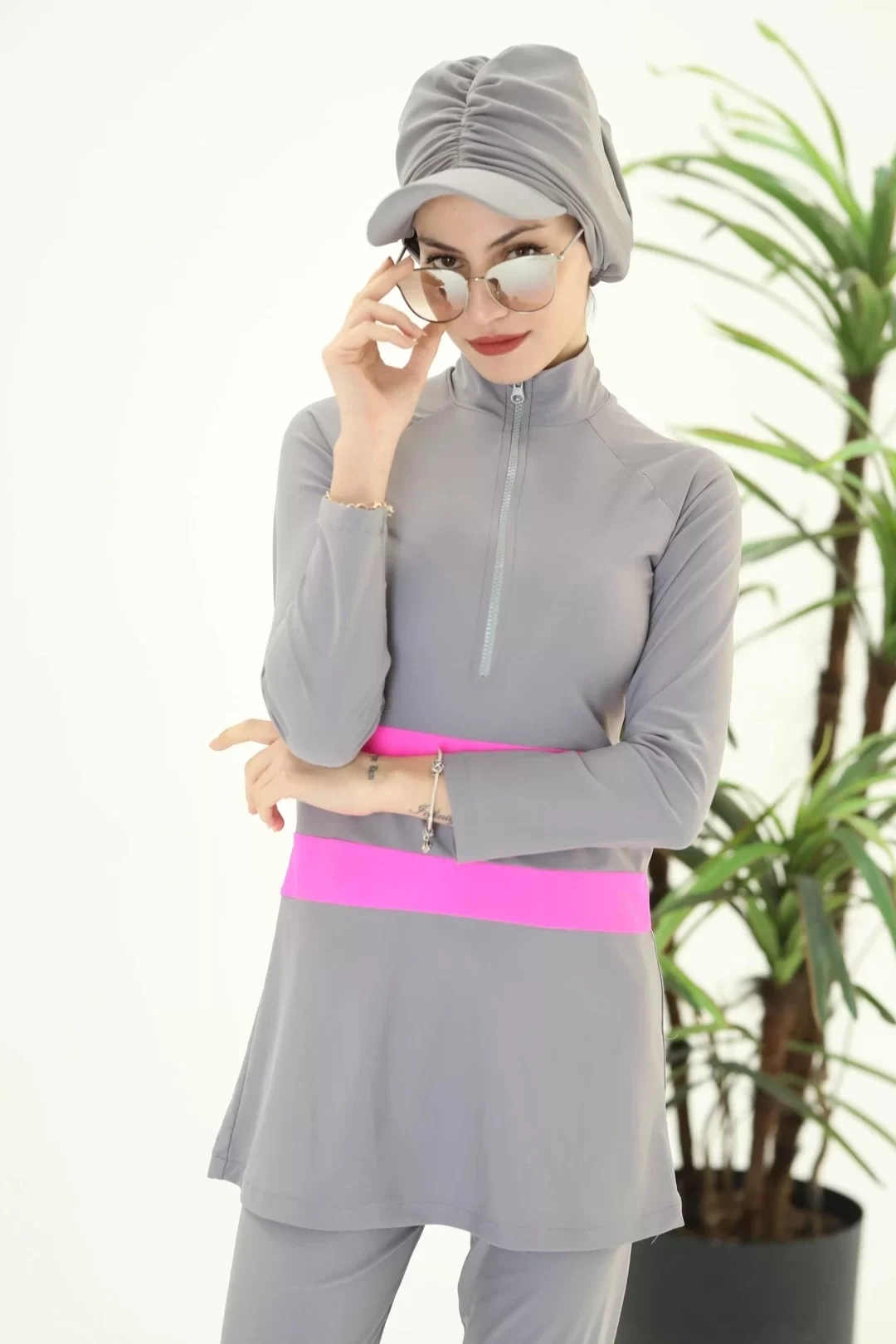 Costume da bagno in lycra con dettaglio a fascia in vita grigio