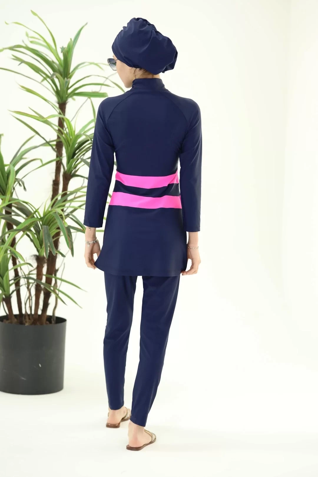 لباس شنا لیکرا با نوار دور کمر سرمه‌ای