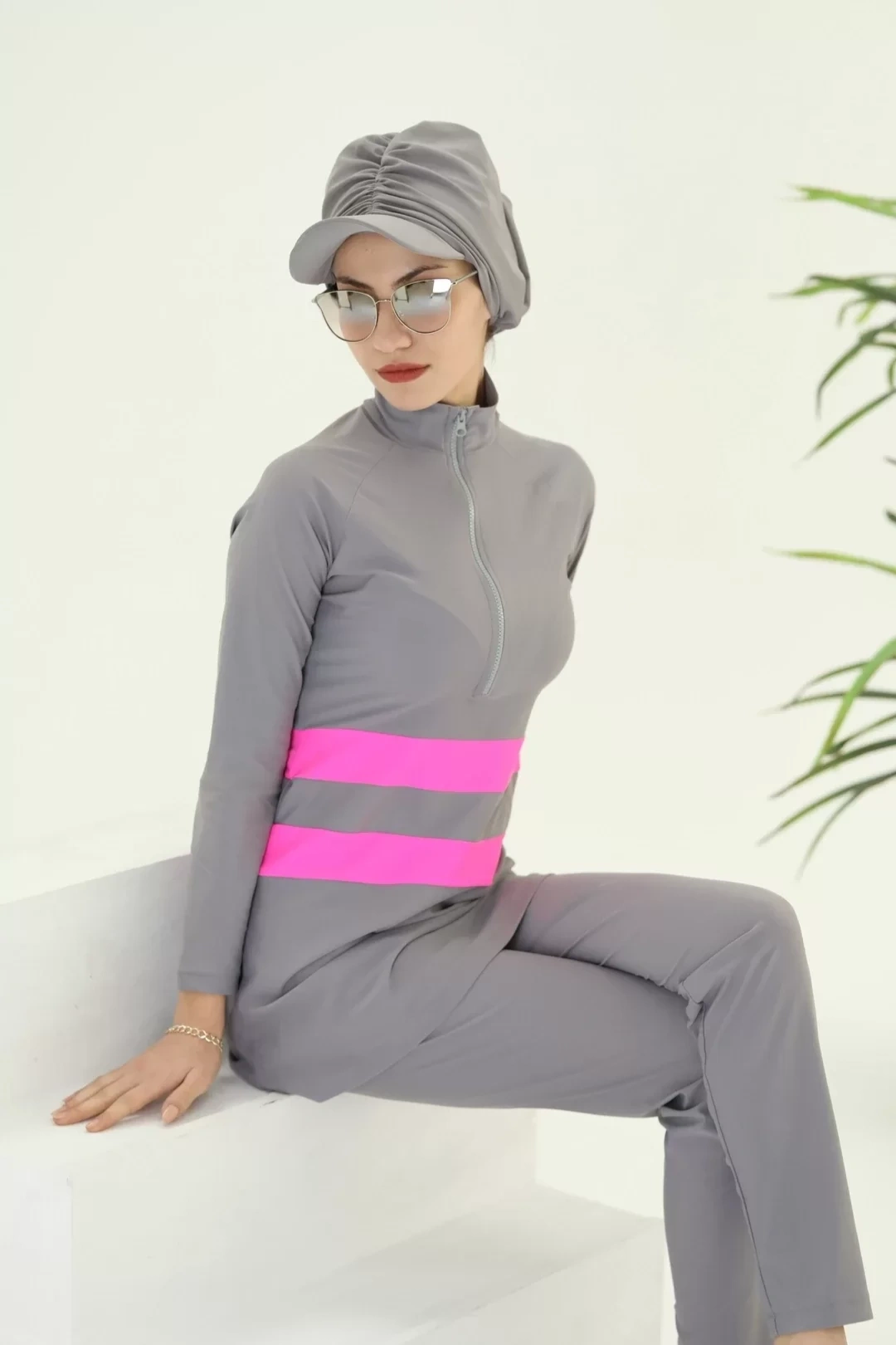 Costume da bagno in lycra con dettaglio a fascia in vita grigio