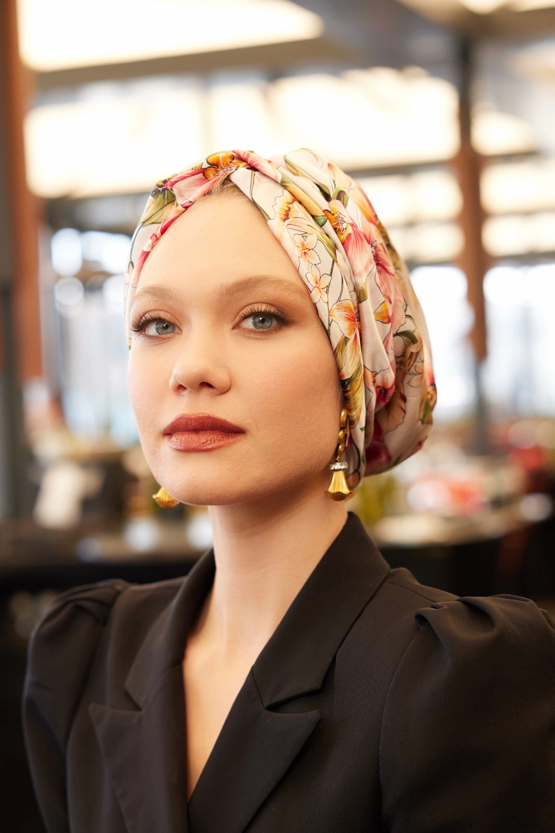 Çiçekli Dolgulu İpek Bone