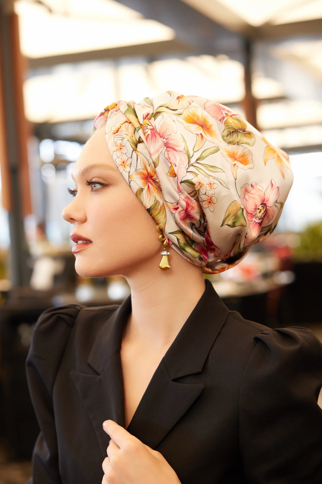 Çiçekli Dolgulu İpek Bone