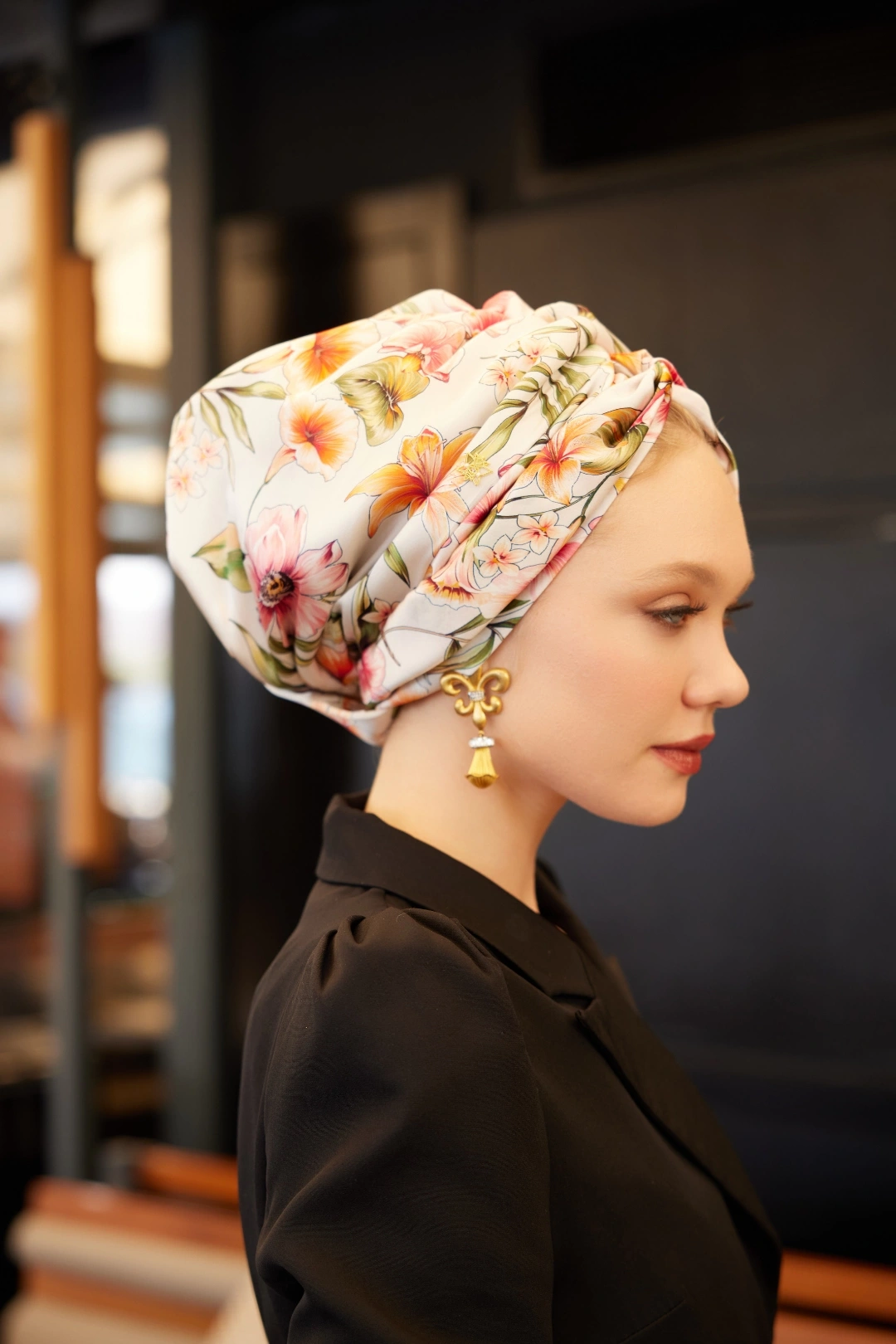 Çiçekli Dolgulu İpek Bone