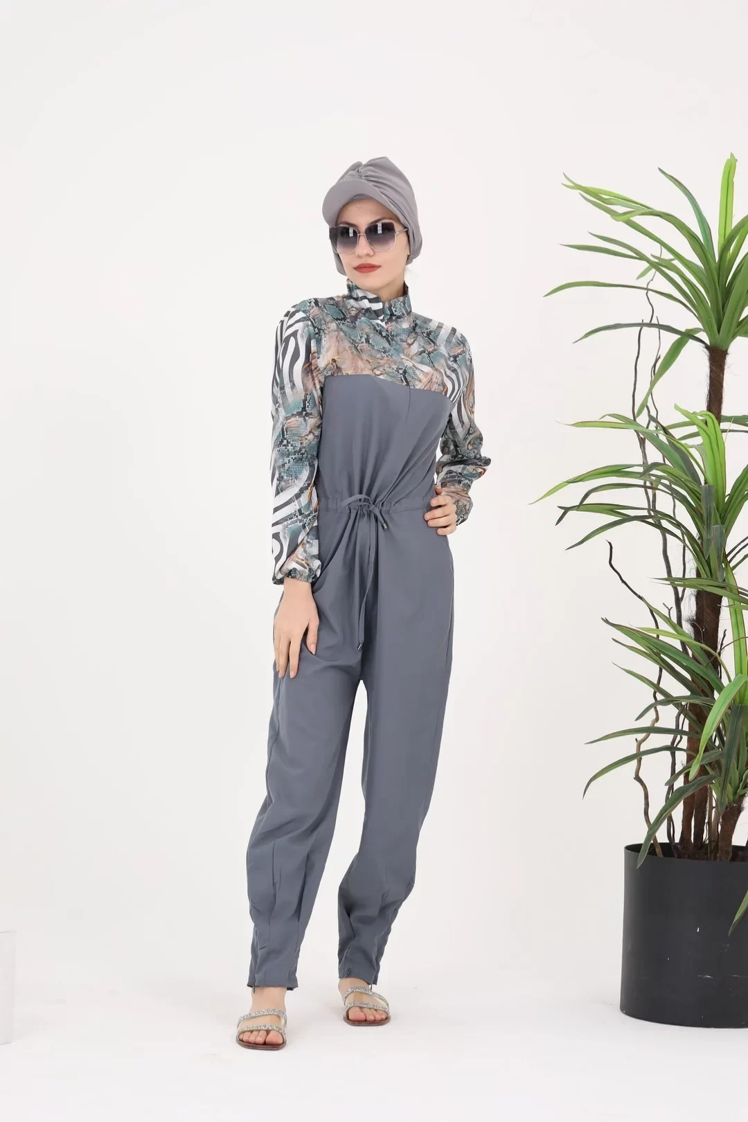 لباس شنا طرح دار خاکستری رویایی