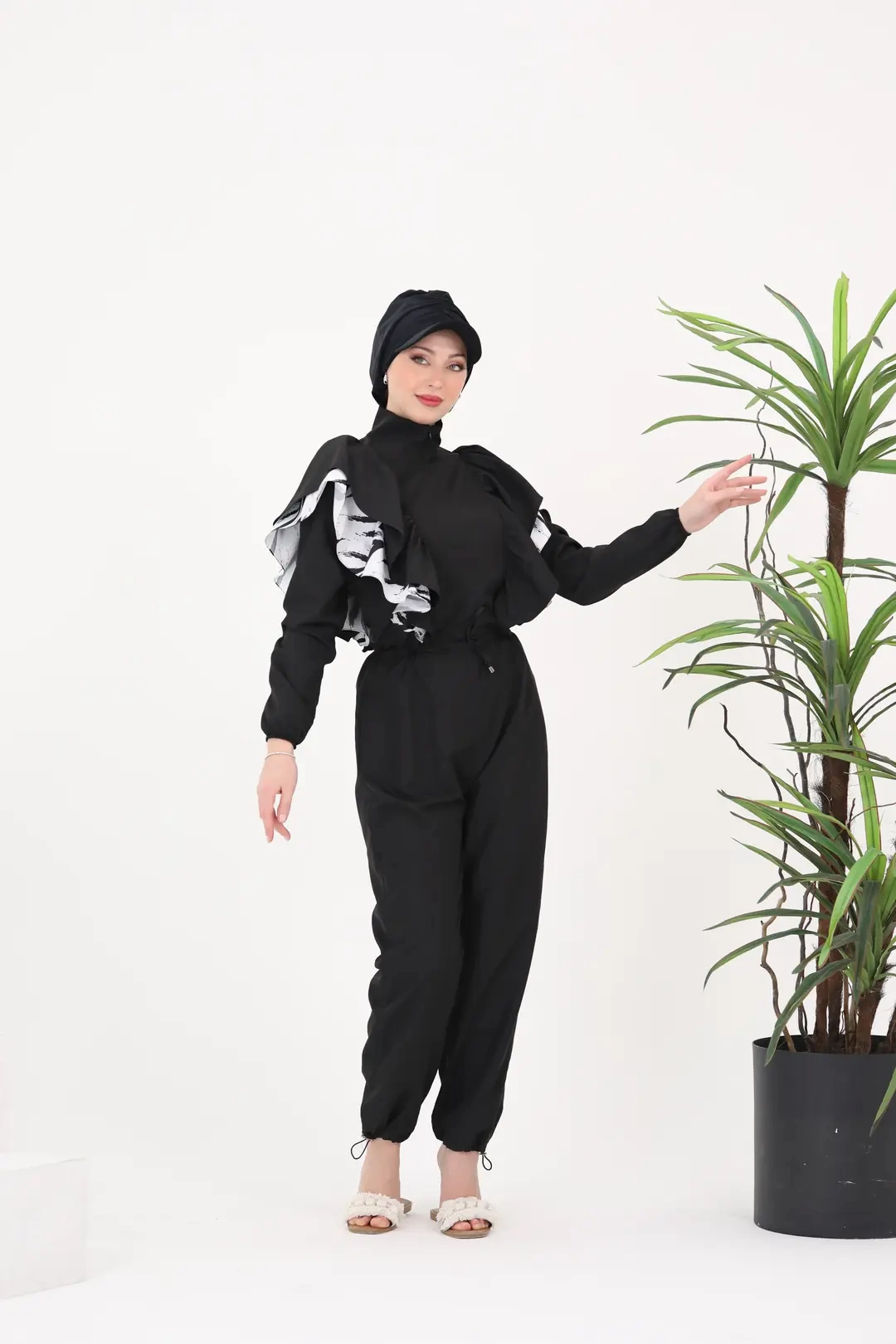 Fırfır Detaylı Siyah Tulum Mayo