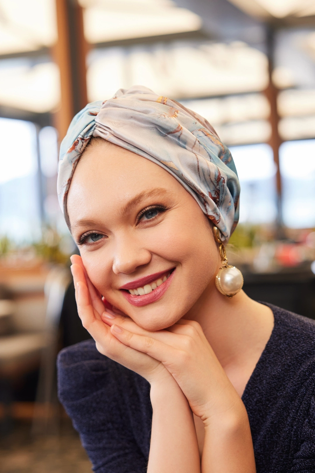 غطاء رأس حرير غير مملوء بنقشة رخامية زرقاء سماوية