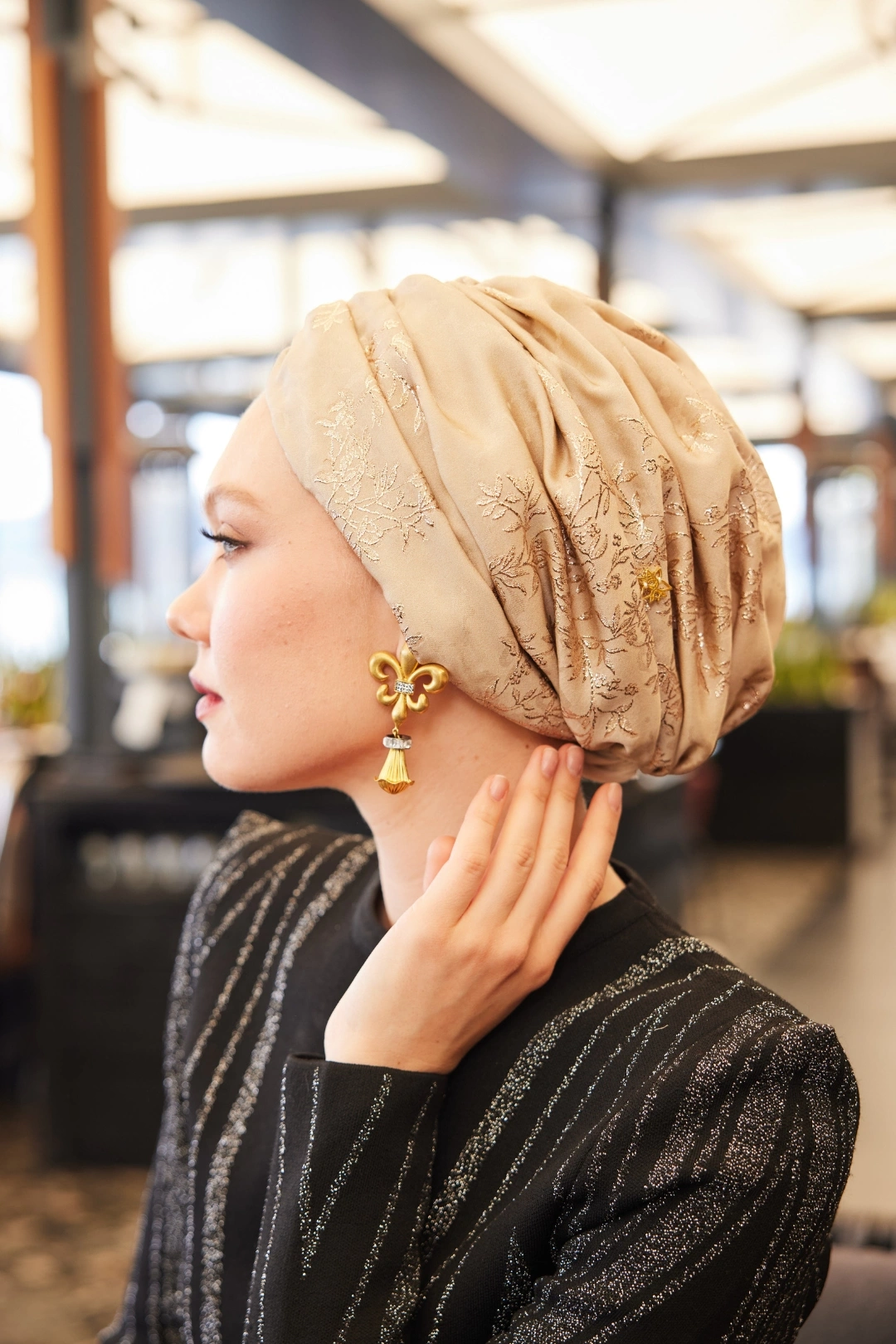 کلاه ابریشمی بدون پرز از جنس ابریشم برگ طلایی