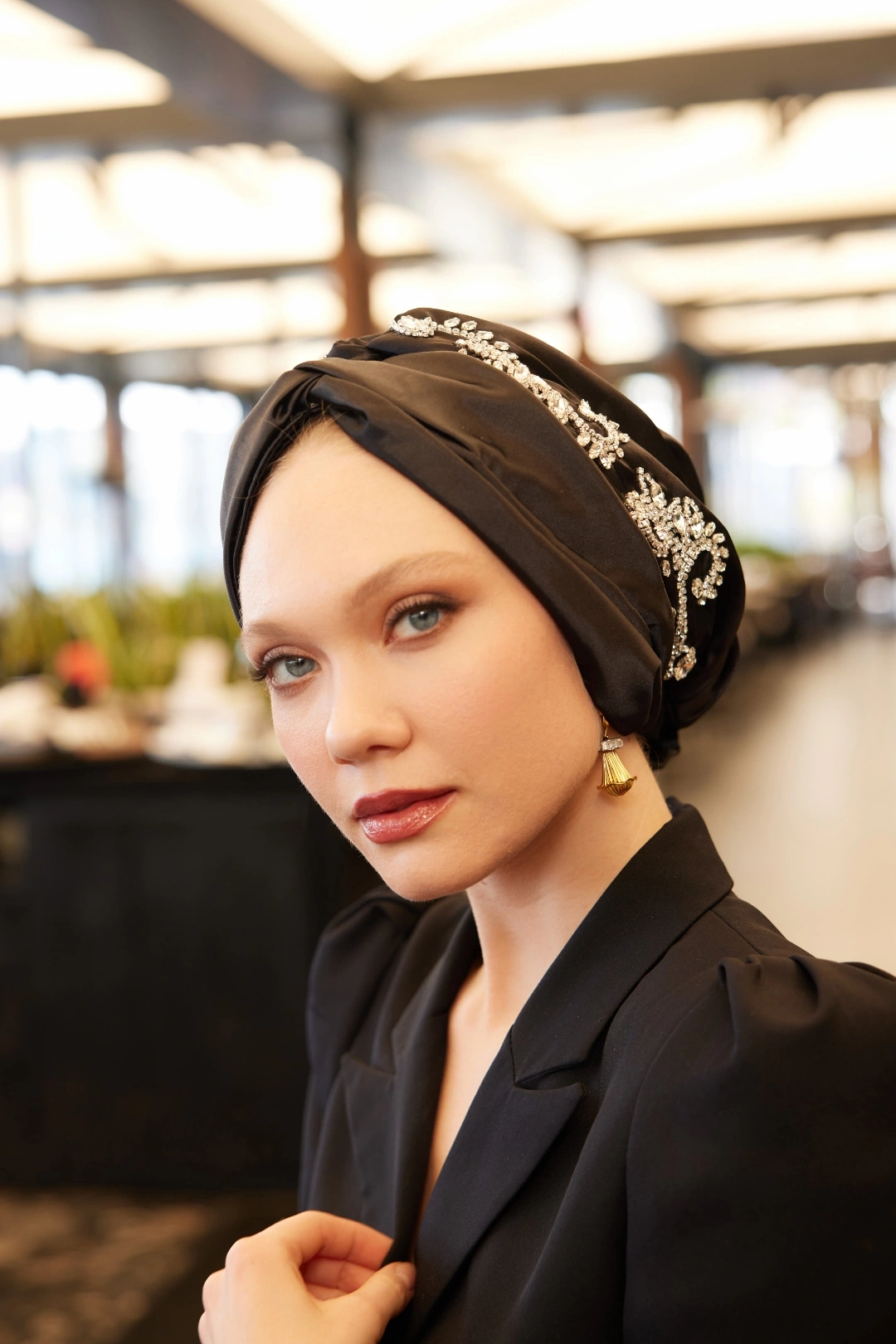 Hera Dolgulu Nikyas Siyah Saten İşlemeli  Bone