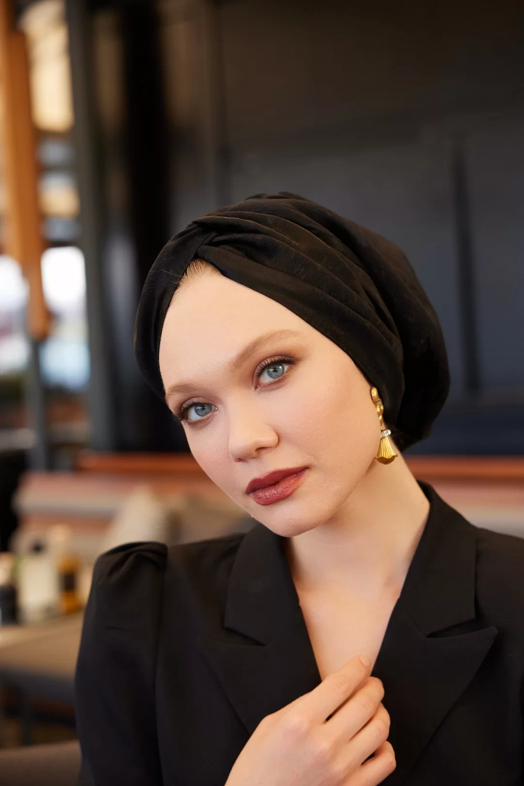 Jakarlı İpek Siyah Dolgulu Bone