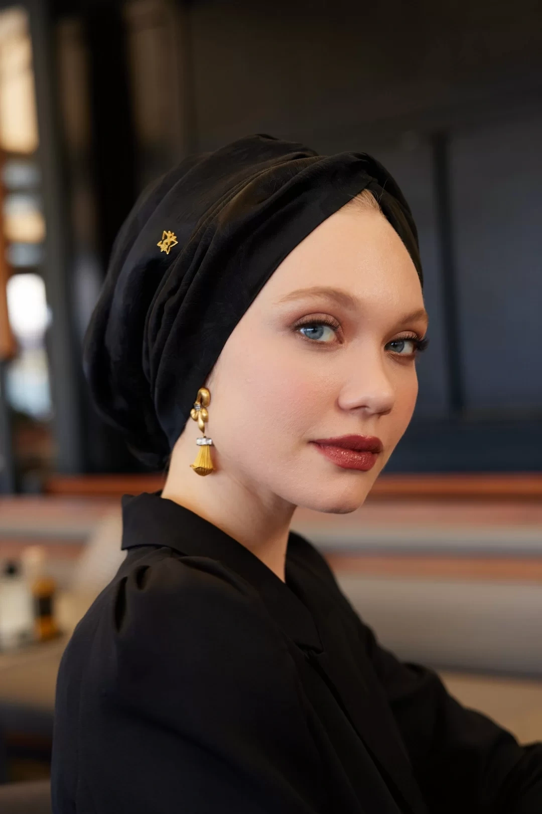 Jakarlı İpek Siyah Dolgulu Bone