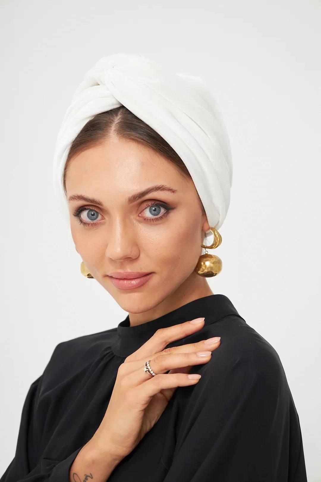 Cuffia in velluto bianco non imbottita