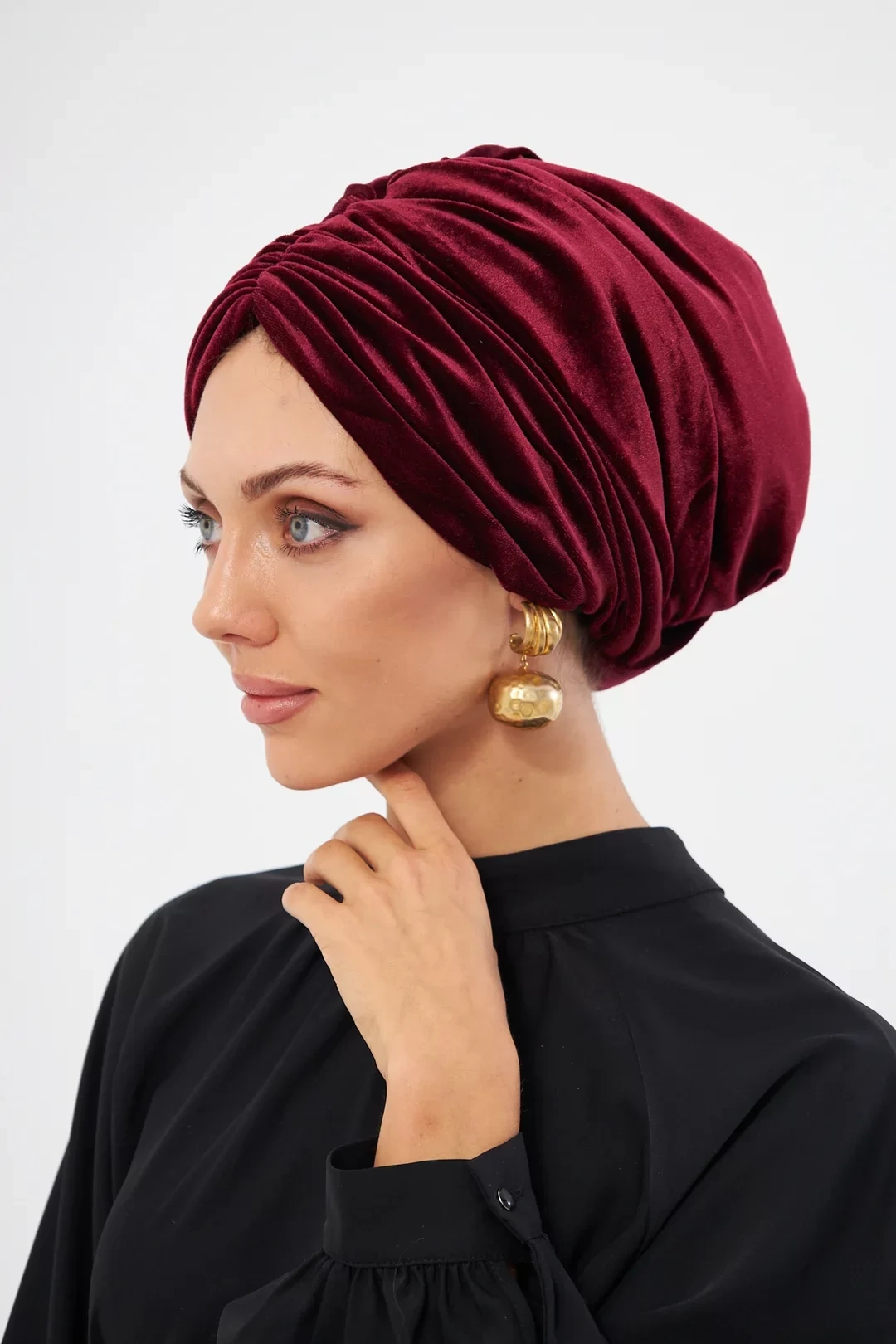 Osso riempito di velluto drappeggiato rosso bordeaux