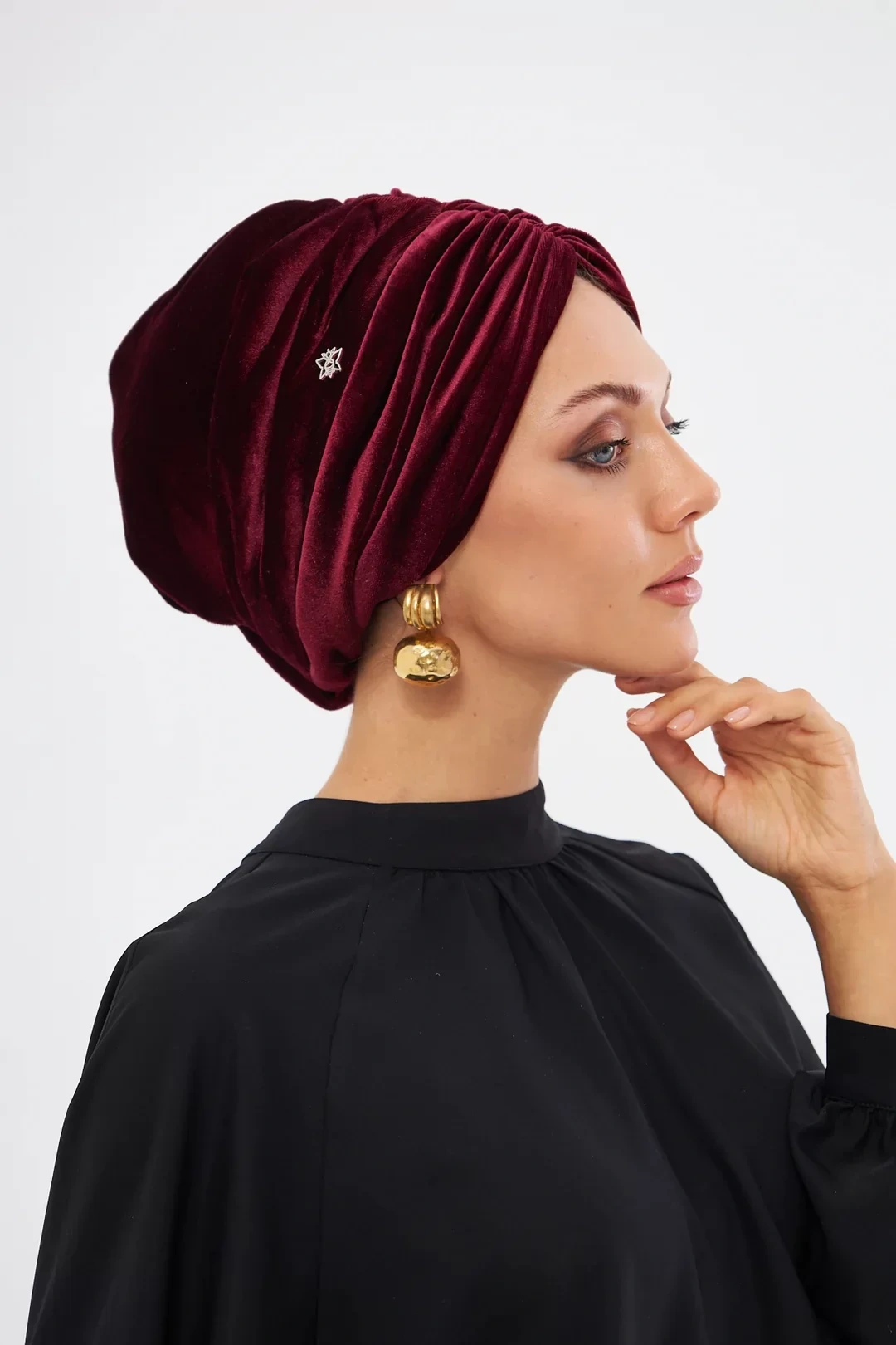 Osso riempito di velluto drappeggiato rosso bordeaux