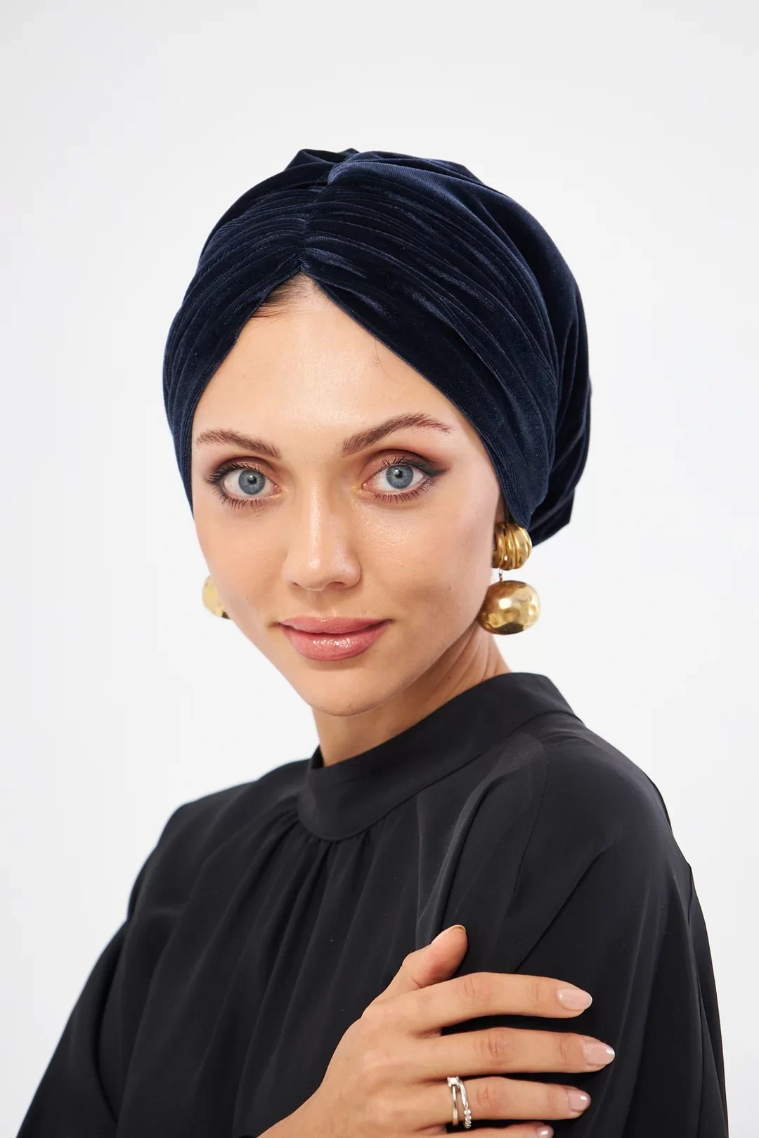 Бархатный драпированный стеганый чепчик темно-синего цвета