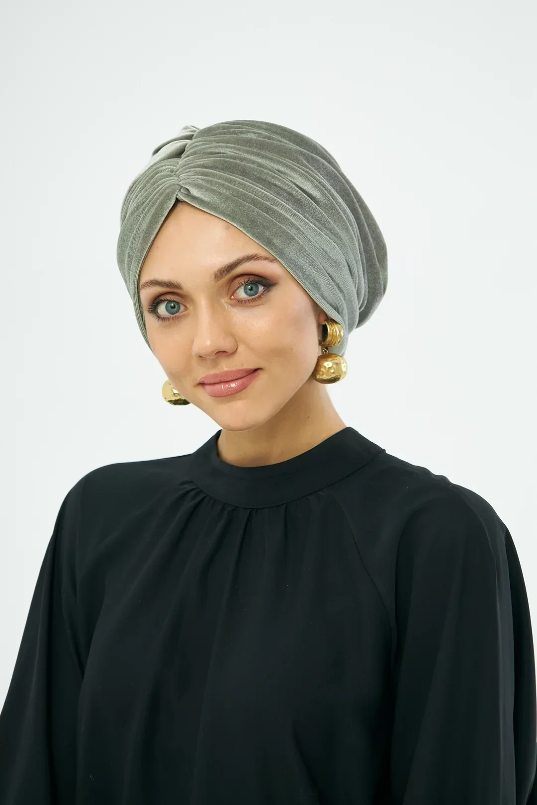 Бархатный драпированный меховой чепчик Норка