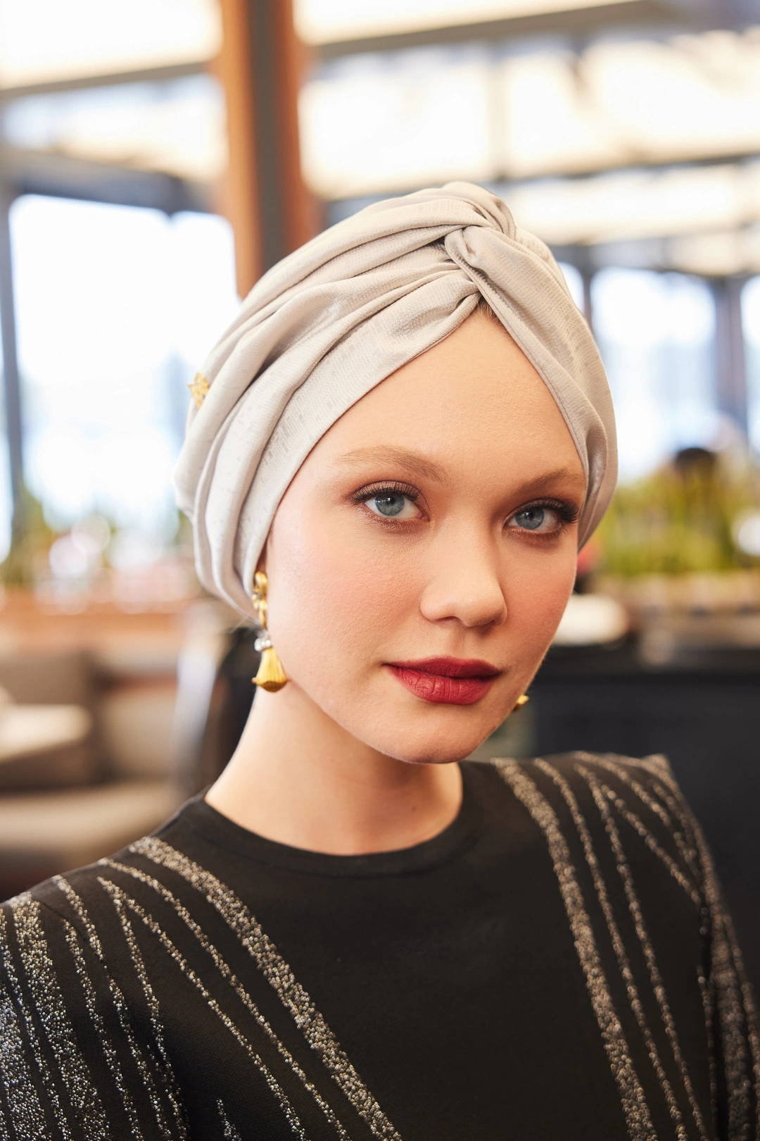 غطاء رأس مربع من الحرير الفضي الجاكار غير المحشو