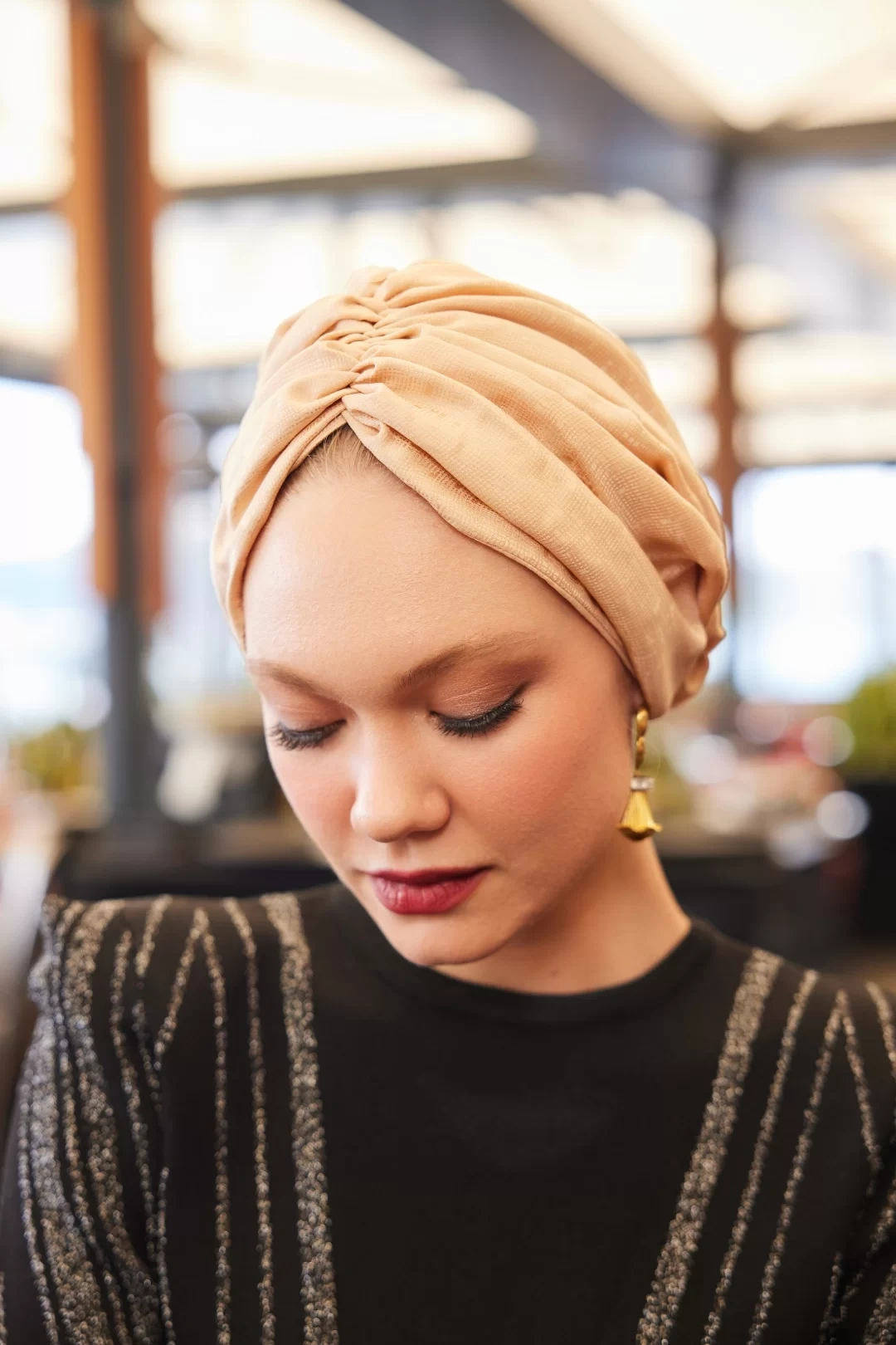 غطاء رأس مربع من الحرير الخوخي الجاكار غير المحشو