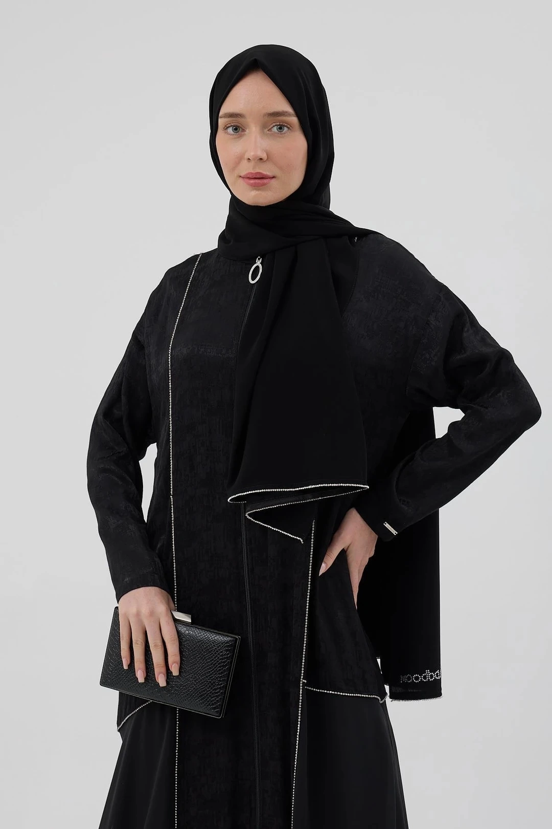 Kendinden Desenli Taş Şeritli Ferace Siyah