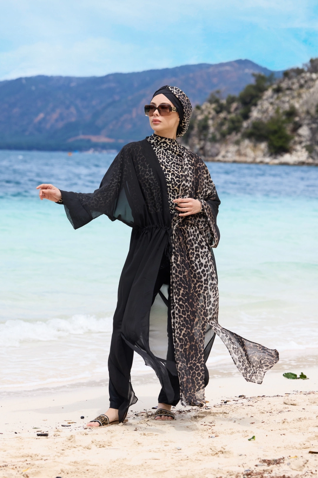 Leopar Detaylı Siyah Pareo