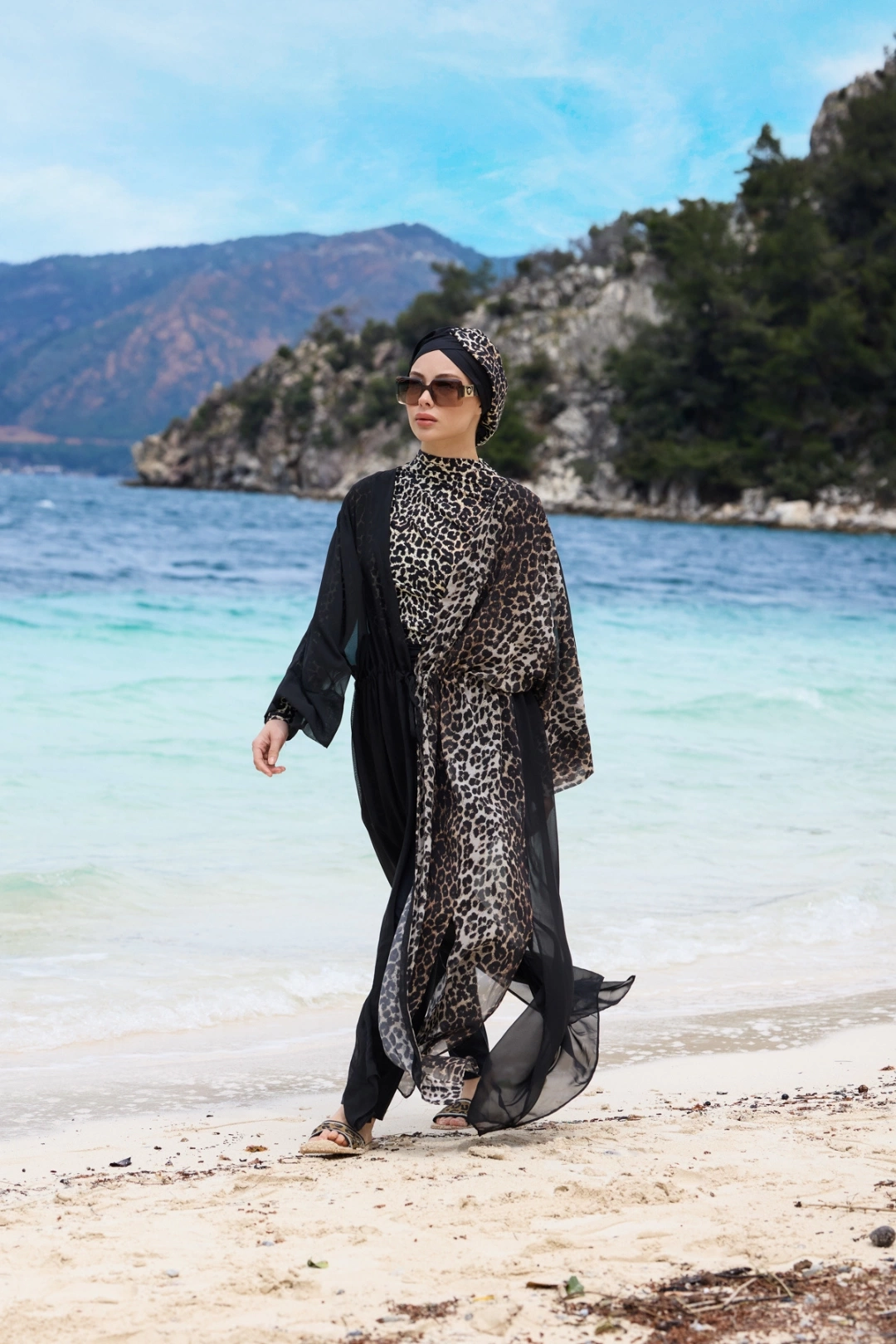 Leopar Detaylı Siyah Pareo
