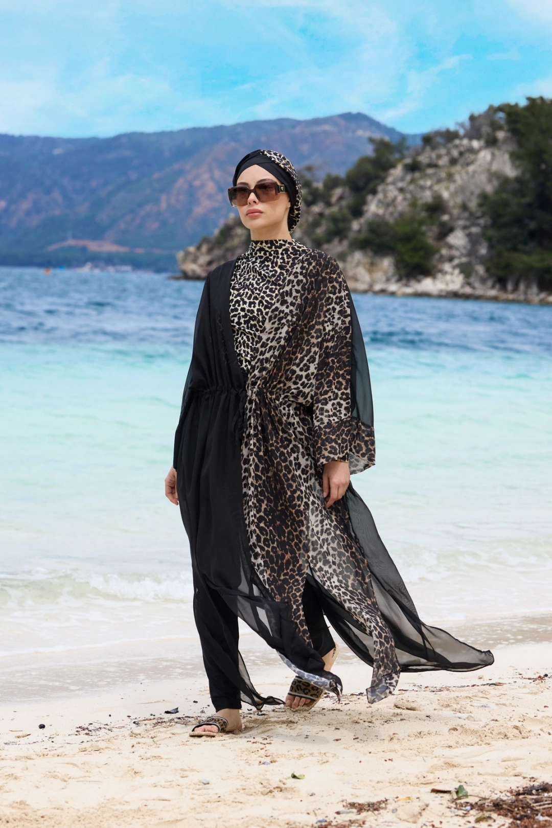 Leopar Detaylı Siyah Pareo