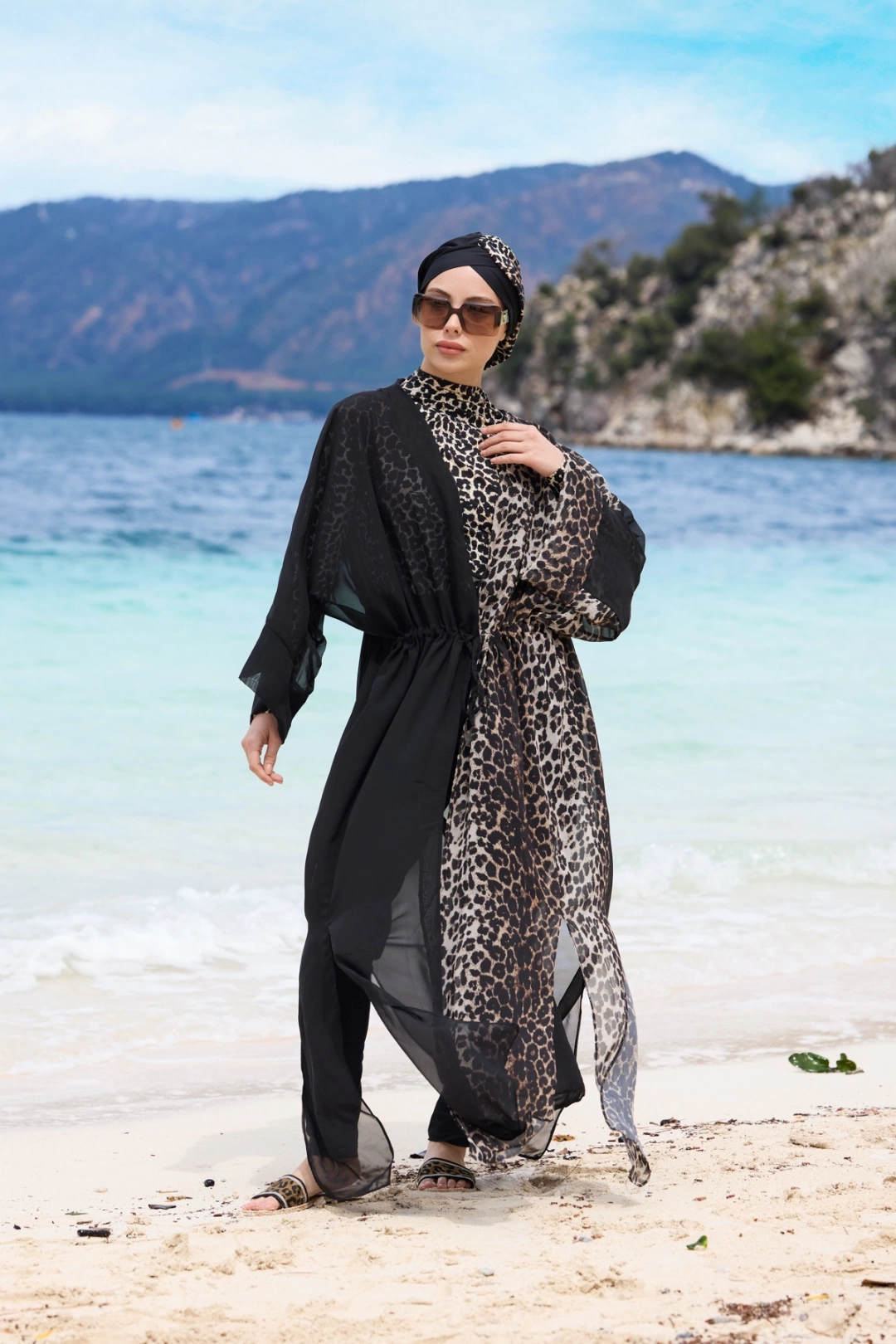 Leopar Detaylı Siyah Pareo
