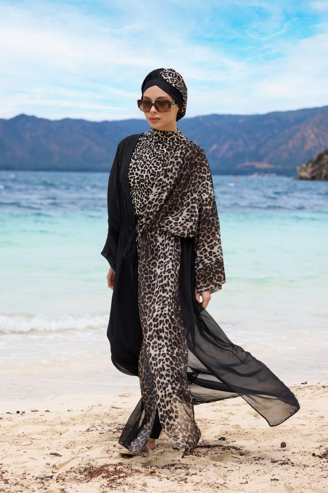 Leopar Detaylı Siyah Pareo
