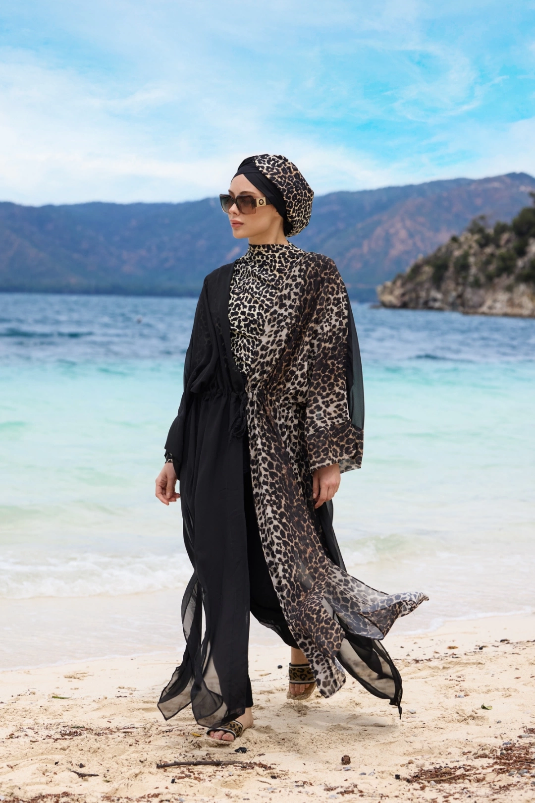Leopar Detaylı Siyah Pareo