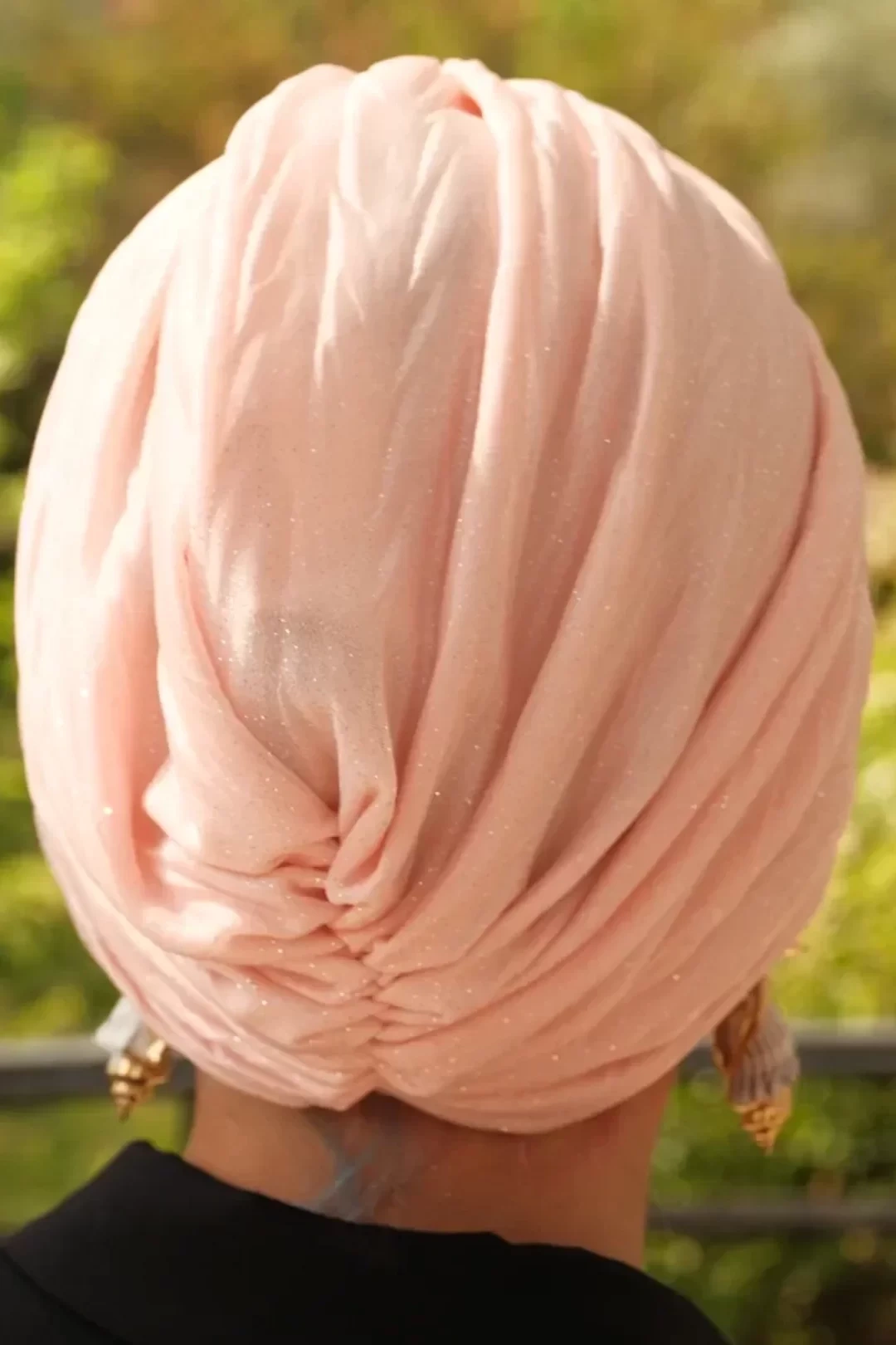 Плиссированный ненаполненный капот персикового цвета